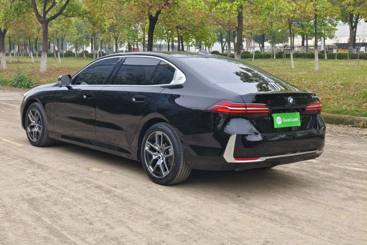 Used BMW 5 Series 2024 530Li Leading Luxury Package Exterior 4