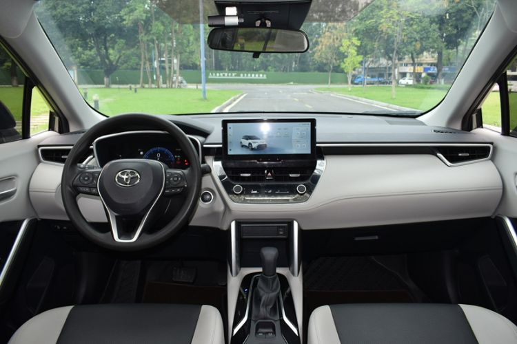 Used Toyota FRONTLANDER 2023 2.0L CVT Luxury Edition

