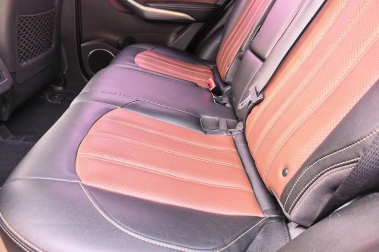 Used BYD Song 2016 GaiShi Edition 1.5TI Manual Elite Model Interior 9