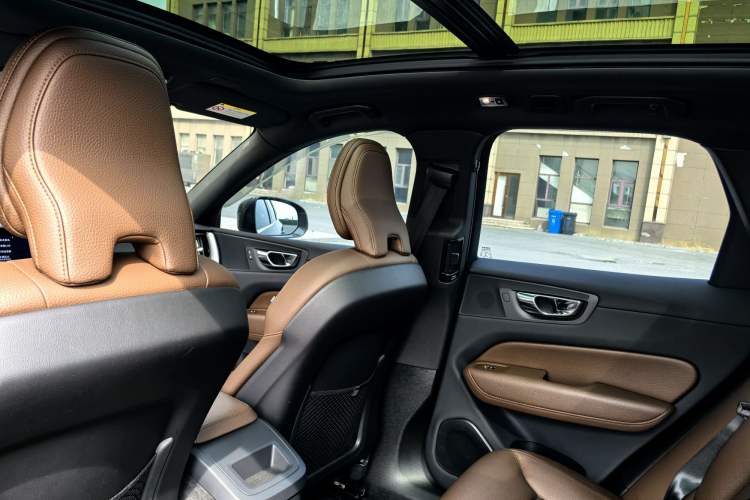 Used Volvo XC60 2021 T5 4x4 Smart Luxury Edition Interior 9