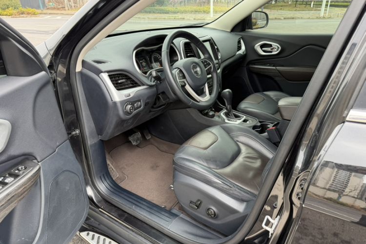 Used Jeep Cherokee 2016 2.4L Professional Edition