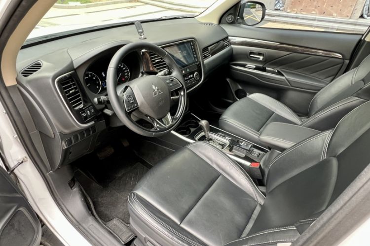 Used Mitsubishi Outlander 2020 2.0L Two-Wheel Drive Enjoyment Version 5 Seats Left Front Seat