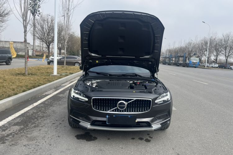 Used Volvo V90 2024 Cross Country B5 AWD Smart Range Edition
