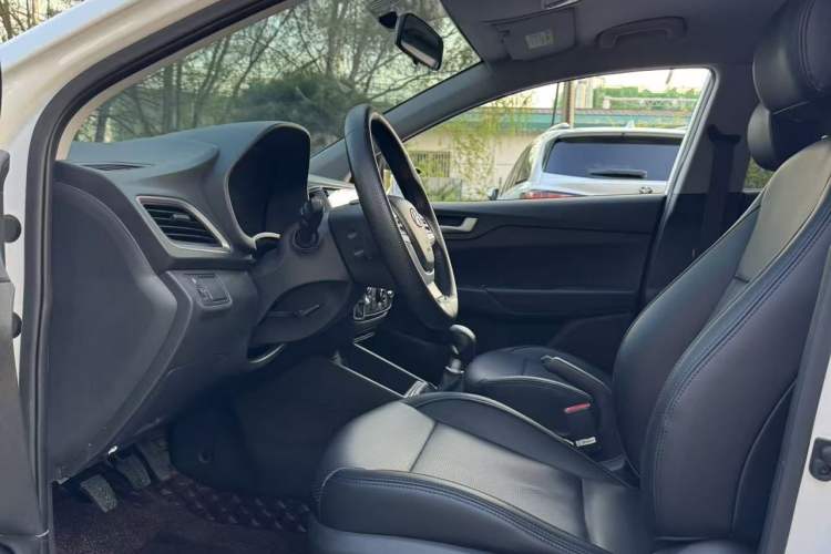 Used Hyundai Verna (new generation) 2016 1.4L Manual Cool Edition GLS Interior 3