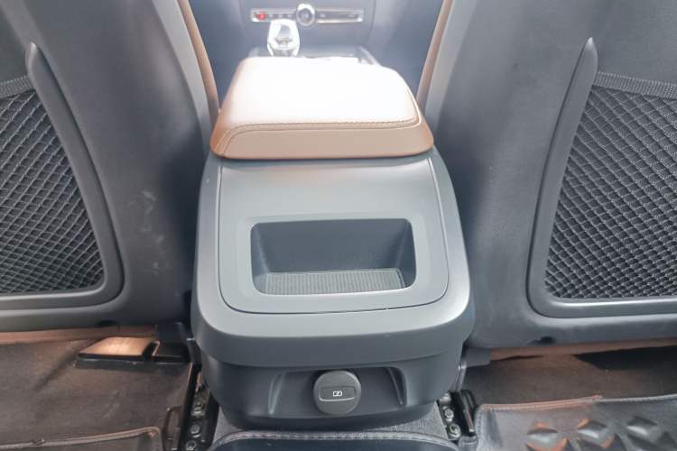 Used Volvo V60 2024 B5 Zhiyuan Luxury Edition
