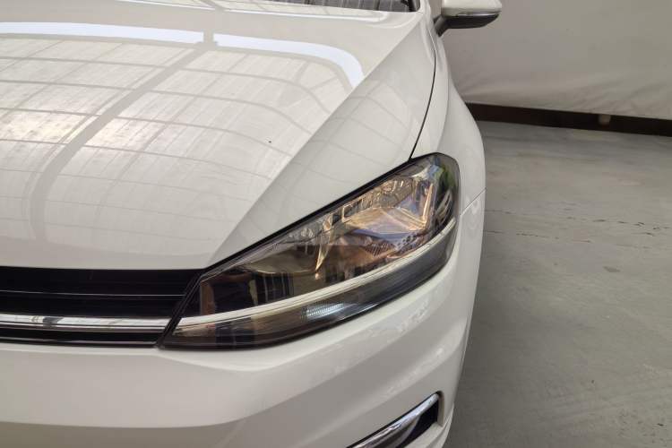 Used Volkswagen Golf 2018 230TSI Automatic Comfort Model Exterior 2