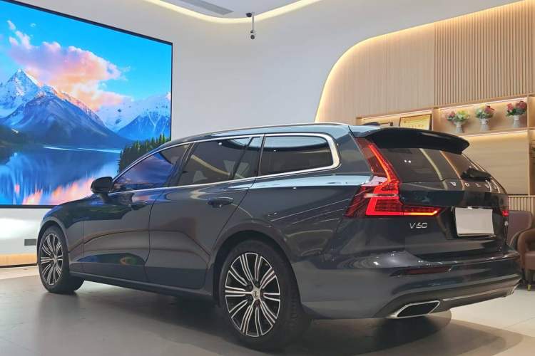 Used Volvo V60 2022 B5 Zhiyuan Luxury Edition Exterior 6