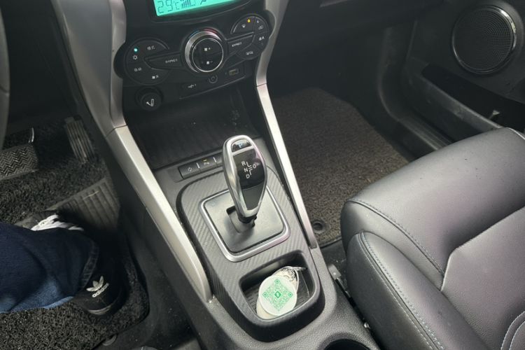 Used BYD Yuan New Energy 2018 EV360 Smart Connect Cool Edition Interior 9