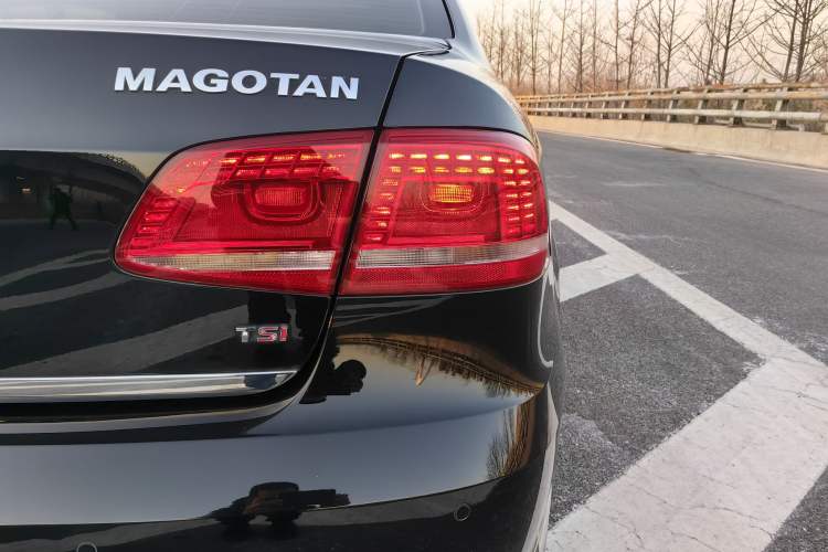 Used Volkswagen Magotan 2015 1.8TSI Luxury Model
