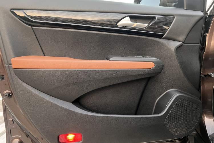 Used Dongfeng Fengdu MX5 2016 2.0L Automatic Flagship Edition