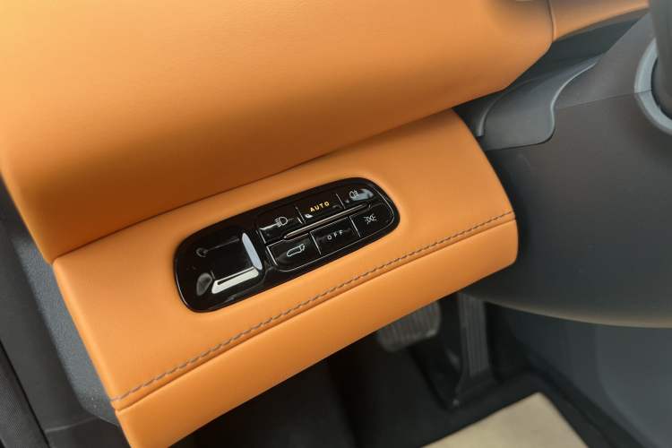 Used Geely Galaxy LEVC L380 2024 140-Degree 6-Seater All-Wheel-Drive Ultra Interior 10