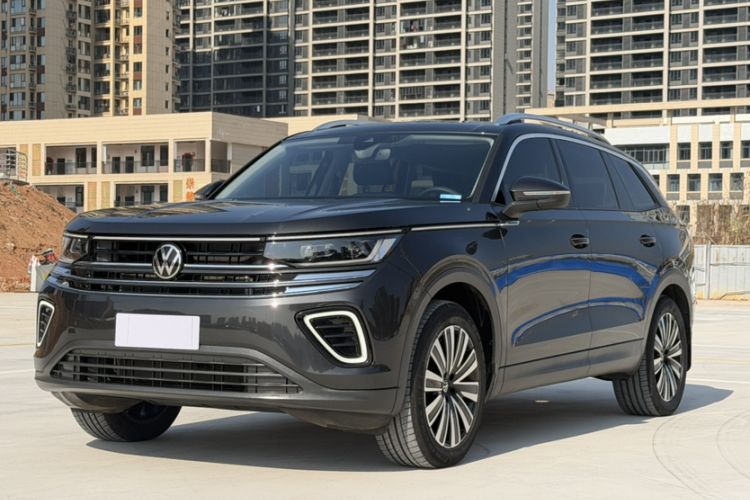 Used Volkswagen Tavendor 2024 330TSI Luxury Touring Edition