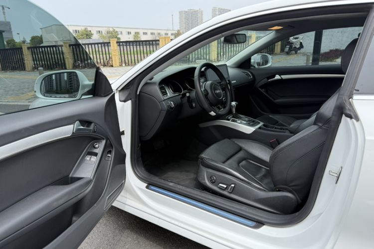 Used Audi A5 2014 Coupe 45 TFSI Left Front Seat