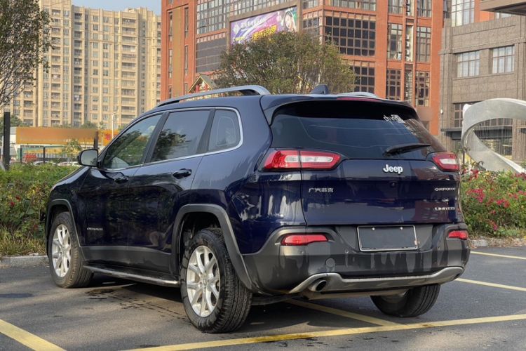 Used Jeep Cherokee 2017 2.0L Superior Edition