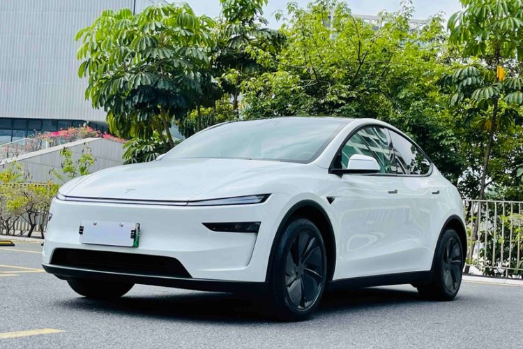 Used Tesla Model Y 2025 Rear-Wheel-Drive Version