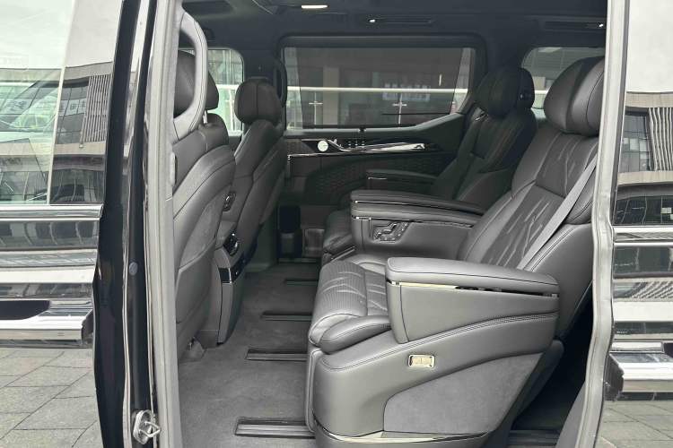 Used Zeekr 009 2024 7-Seater Walk-Through Version Four-Wheel Drive 108 kWh Interior 4