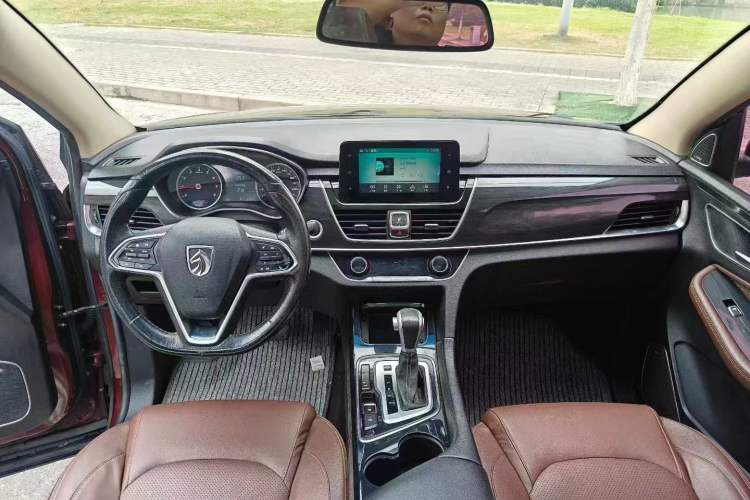 Used Baojun 560 2017 1.5T DCT Flagship Model 7 Seats