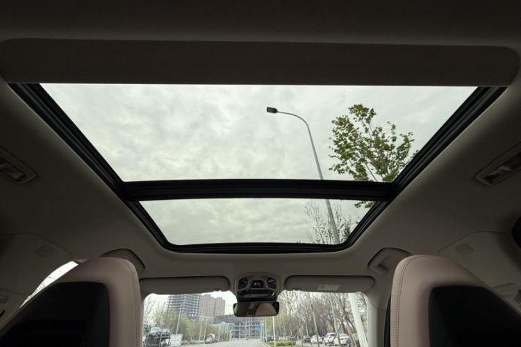 Used Lynk & Co 06 2021 1.5T Shero Pink Special Edition Interior 7