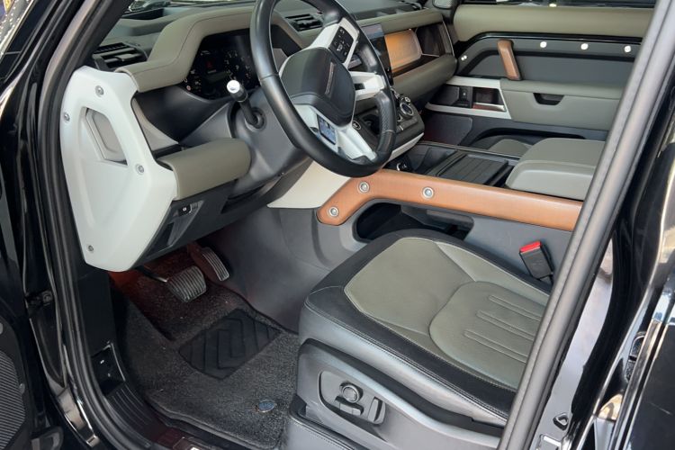 Used Land Rover Defender 2022 110 P400 X-DYNAMIC HSE Interior 1