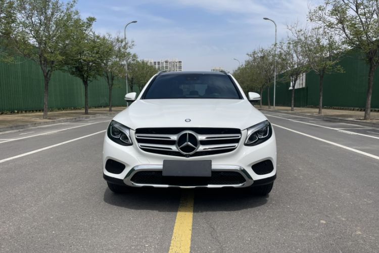 Used Mercedes-Benz GLC 2016 GLC 260 4MATIC Luxury Model Exterior 3