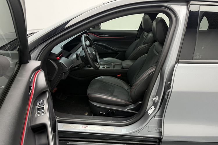 Used Ford Mondeo 2022 EcoBoost 245 ST-Line Interior 1