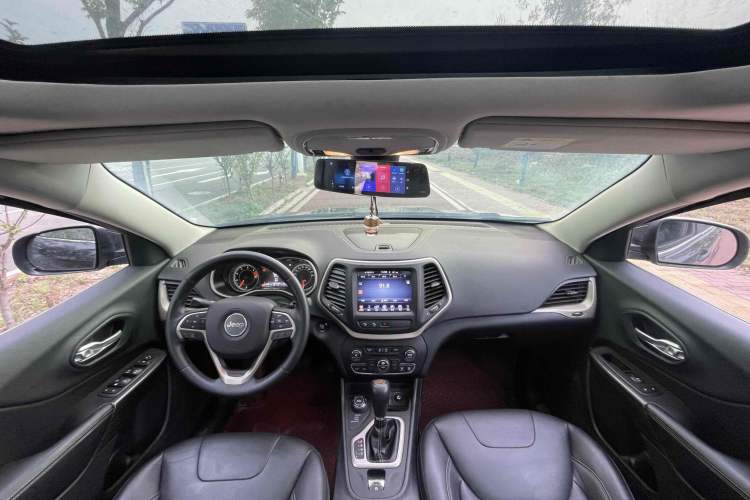 Used Jeep Cherokee 2016 2.4L Superior Edition