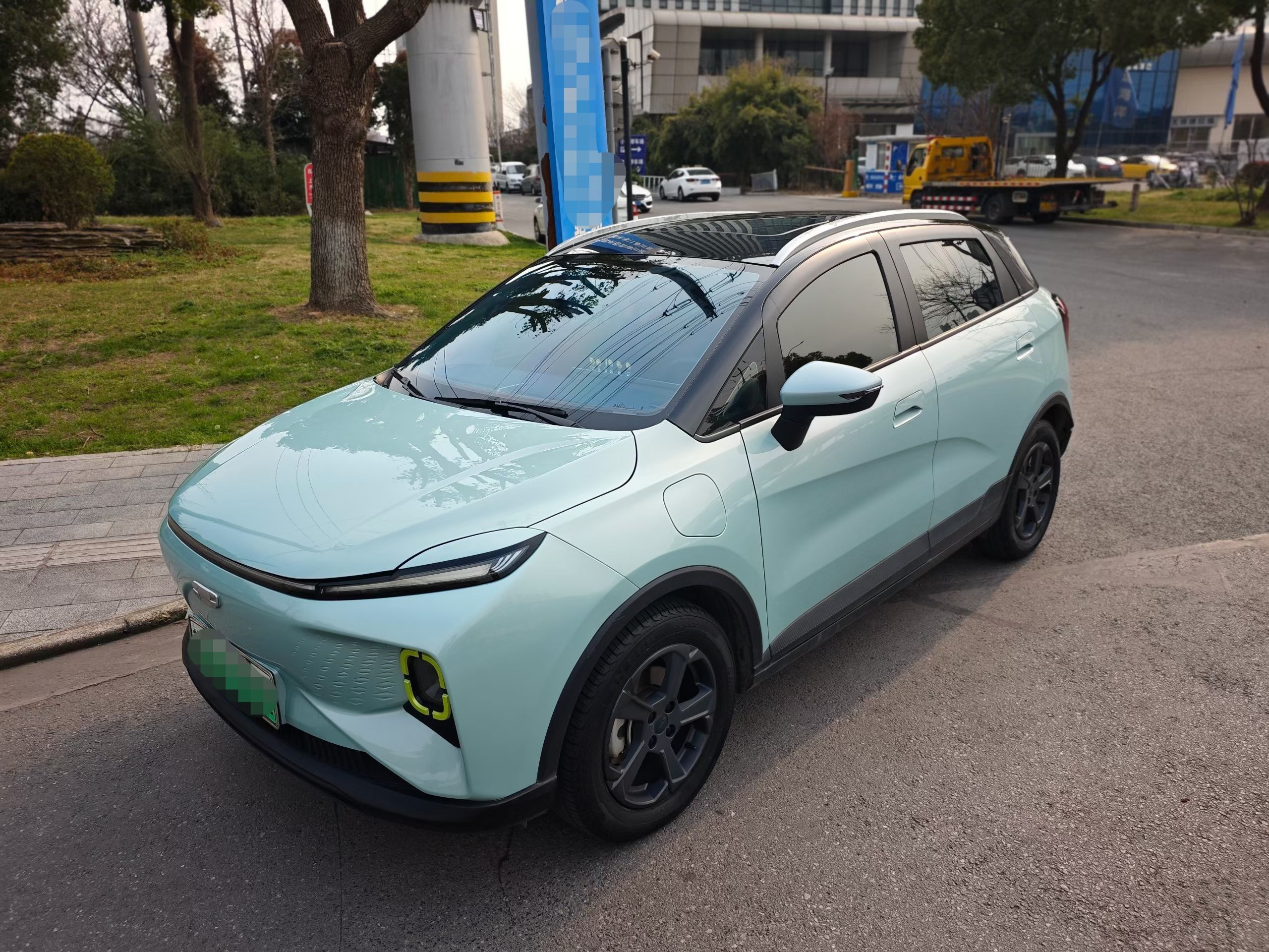 Под передней частью автомобиля