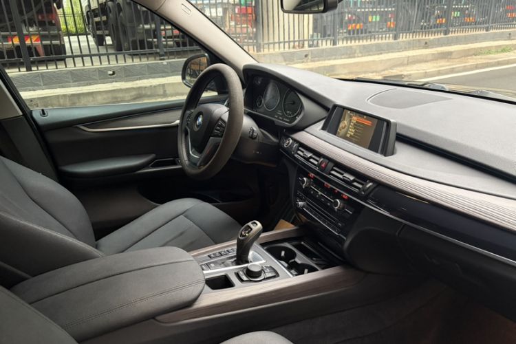 Used BMW X5  Interior 6