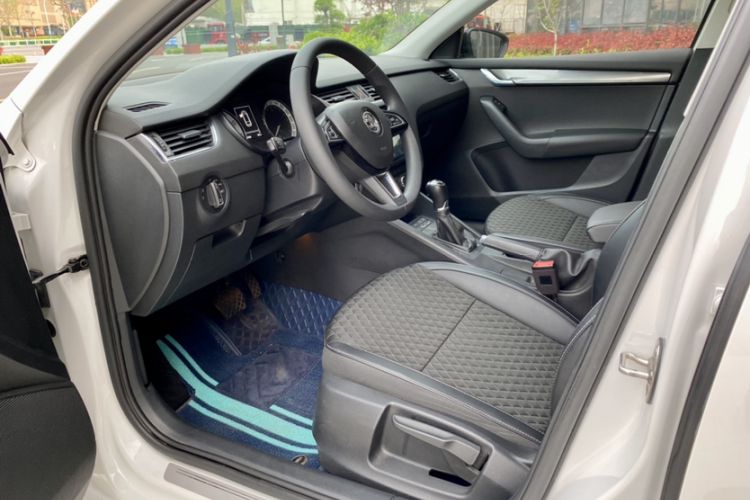 Used Skoda Octavia 2019 TSI280 DSG Luxury Edition Station Wagon China VI Standard Interior 3