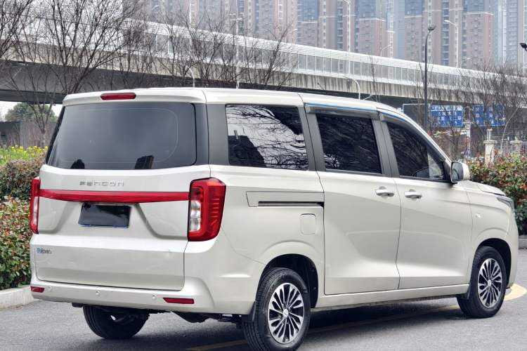 Used Dongfeng Fengon 380 2022 1.5L Comfort-Class Passenger Vehicle (Steel Spring) with 5 Seats