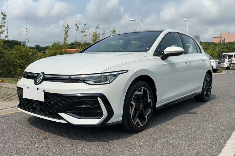 Used Volkswagen Golf 2025 300TSI R-Line Front Left 45 Deg
