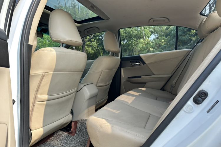 Used Honda Accord 2015 2.0L LX Comfort Edition Headliner