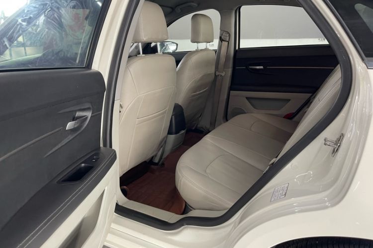 Used BAIC Senova D50 2014 1.5L manual standard version Interior 6