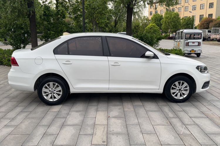 Used Volkswagen Santana 2016 1.6L Automatic Fashion Edition Exterior 3