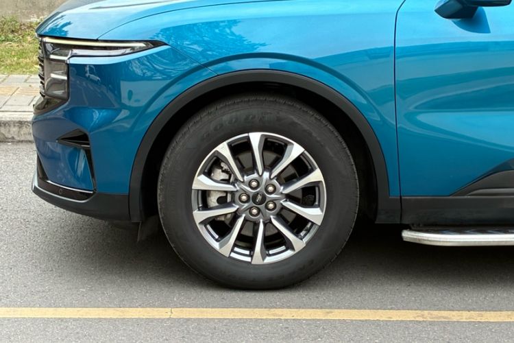 Used Ford Edge 2023 Ford Explorer L 2.0T EcoBoost Two-Wheel Drive 7-Seater Luxury Model Exterior 3