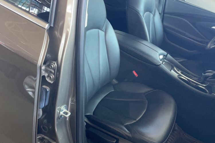 Used Buick Envision 2018 20T Two-Wheel-Drive Elite Model
