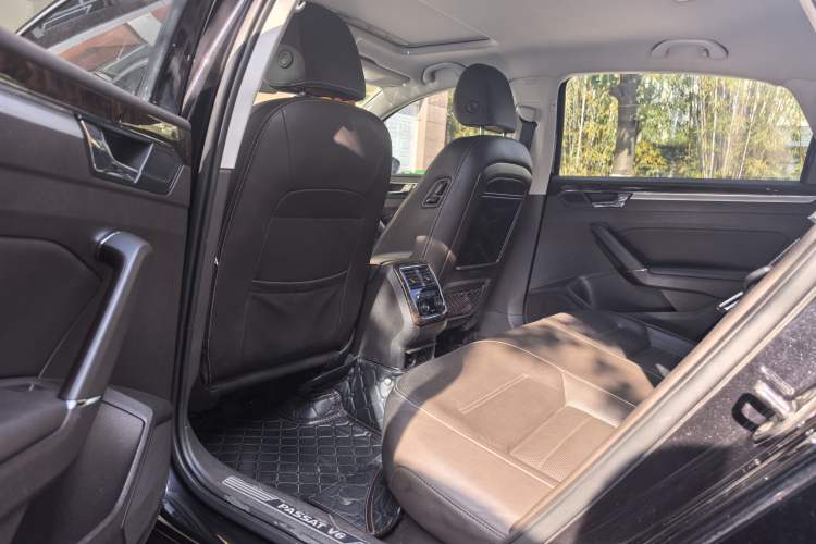 Used Volkswagen Passat 2016 3.0L V6 DSG Flagship Edition Interior 3