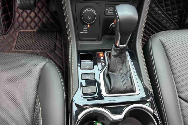 Used Jeep Grand Commander 2018 2.0T Four-Wheel Drive Smart Enjoyment Version China V Emission Standard