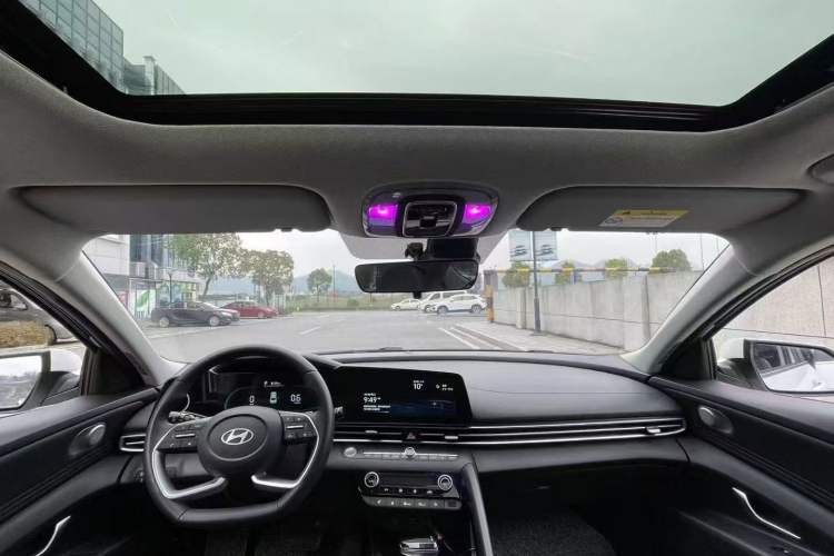 Used Hyundai Elantra 2023 1.5L CVT LUX Prestige Edition
