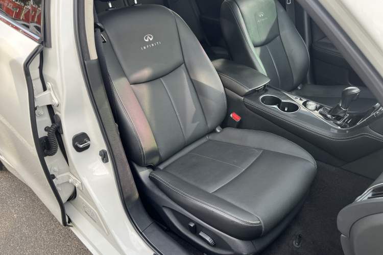 Used Infiniti Q50 2014 2.0T Comfort Edition