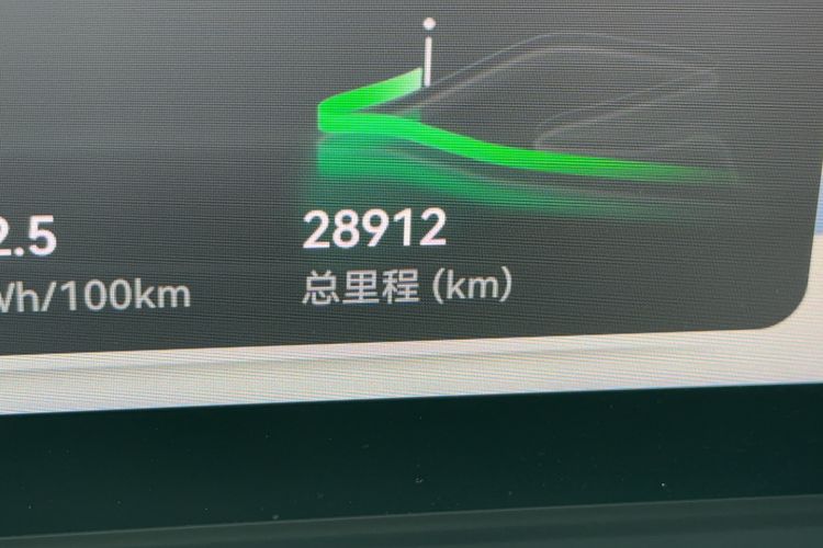 Used Avatr 06 2025 Max Extended-Range Edition Odometer Close Up