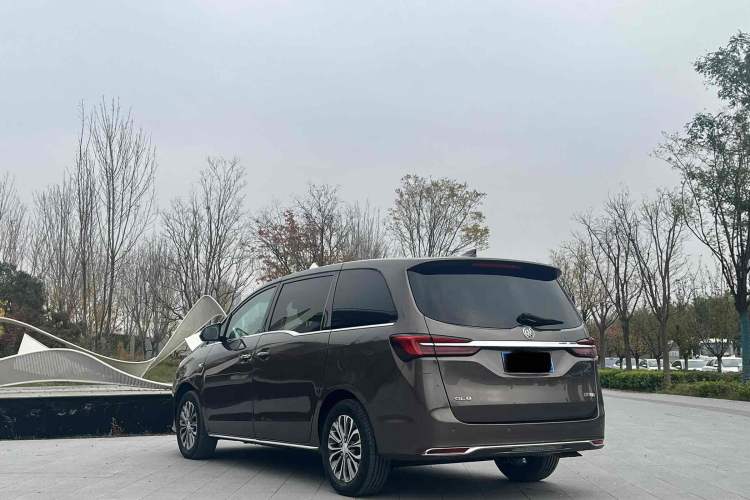 Used Buick GL8 2023 Facelifted Land Cruiser Executive Luxury Version