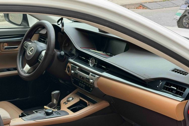 Used Lexus ES 2015 200 Elite Edition Right Front Seat