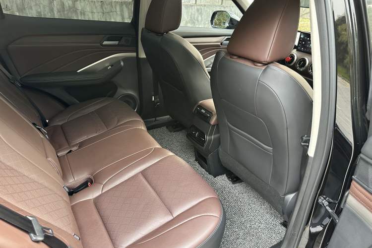 Used Wey VV6 2020 2.0T Two-Wheel Drive Smart Enjoyment+