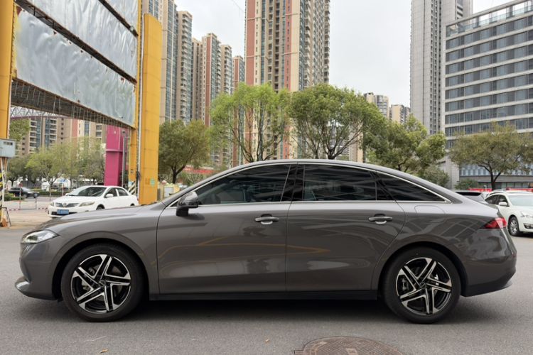 Used Roewe D7 2023 DMH 125km Superior Edition
