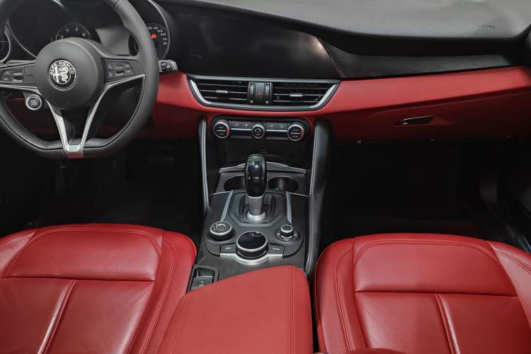 Used Alfa Romeo Giulia 2017 2.0T 200HP Luxury Edition
