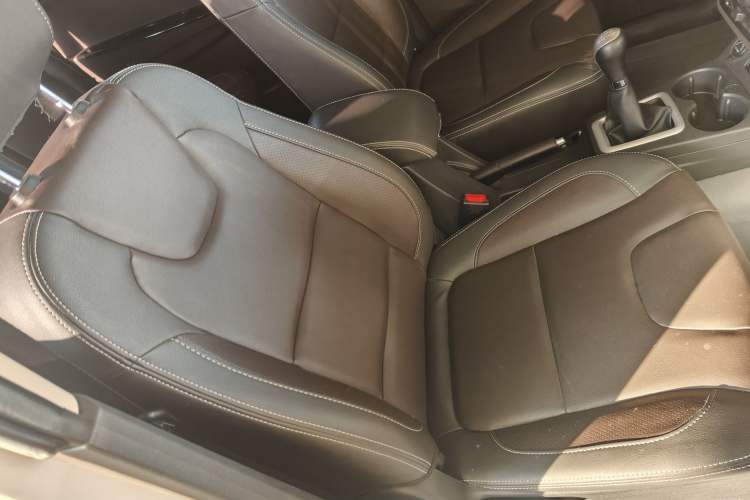 Used Dongfeng Fengon 330 2019 1.5L 330S Manual Comfort Version China VI Standard
