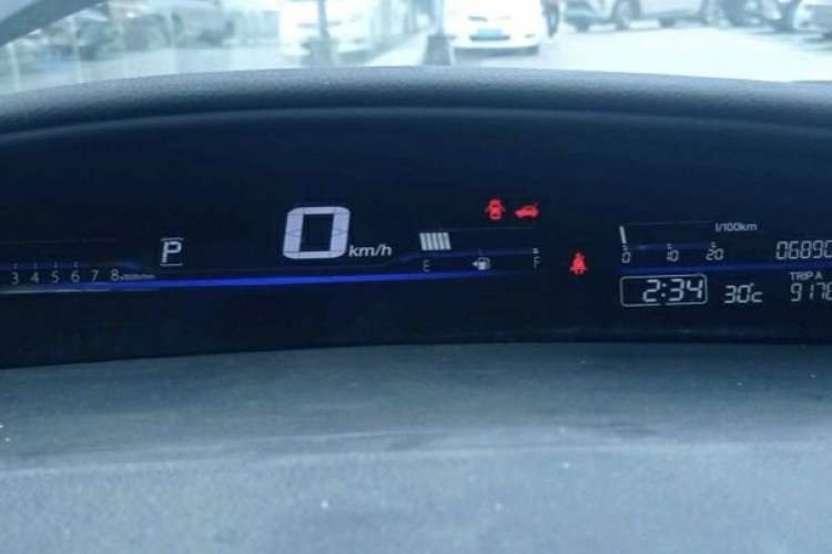 Used Honda Jade 2013 1.8L automatic Comfort version 5 seats
