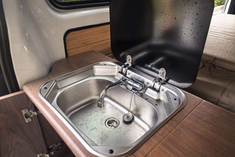 Used Jinbei Gold Hiace 2021 1.5L Passenger Vehicle Engineering Lion 5-Seater