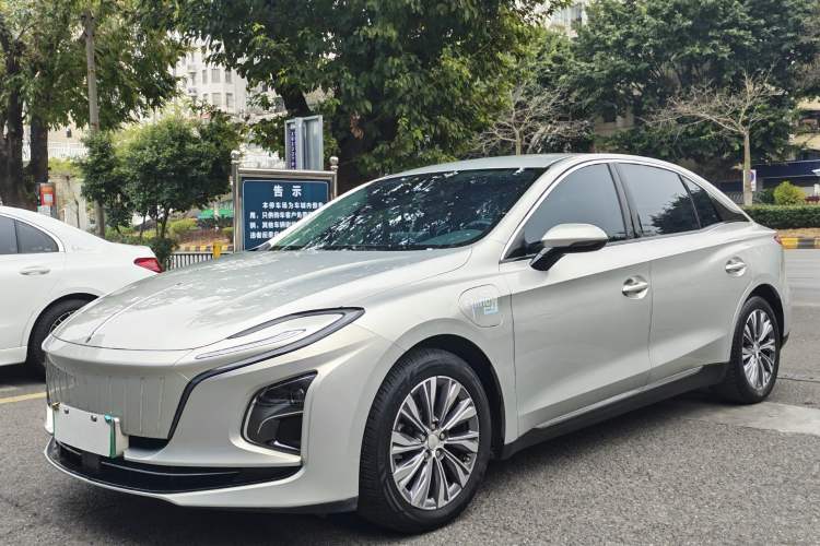 Used Hongqi E-QM5 2022 431 km Charge & Enjoy Edition